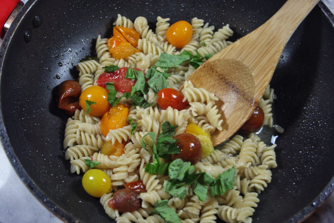 FODMAP foods - cherry tomato & basil pasta sauce