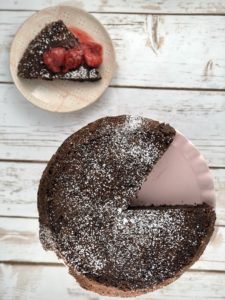 Low FODMAP foods - Chocolate Flourless Cake with Strawberry Sauce