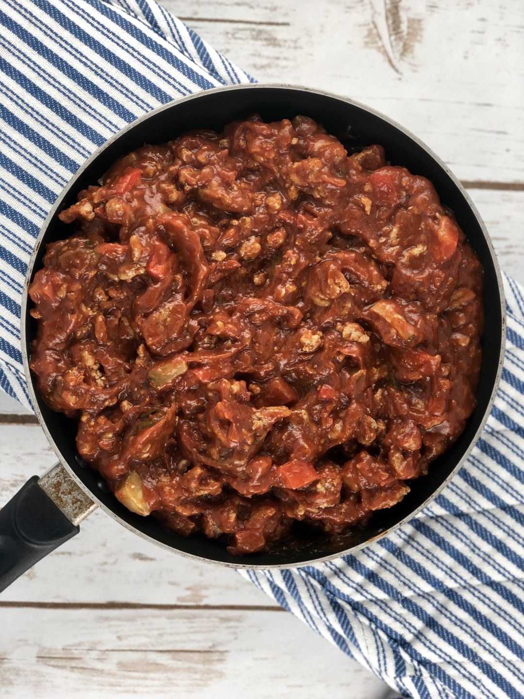 Low FODMAP dinner - A FODMAP safe Classic Turkey Meat Sauce in a large pan.